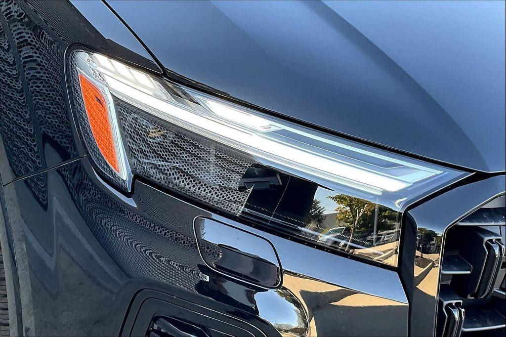 new 2026 Audi Q7 car, priced at $75,295