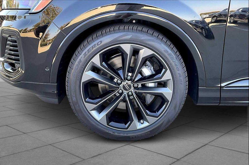 new 2026 Audi Q7 car, priced at $79,005
