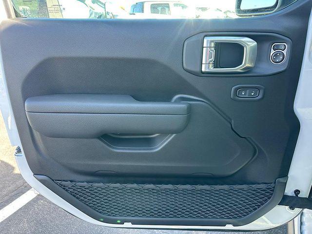 new 2026 Jeep Gladiator car, priced at $58,100