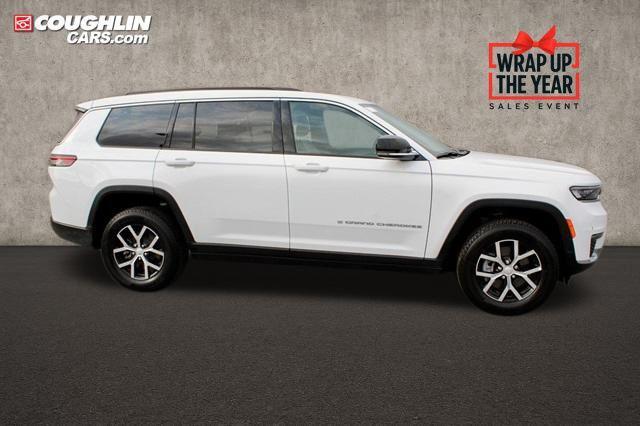 new 2024 Jeep Grand Cherokee L car, priced at $42,000