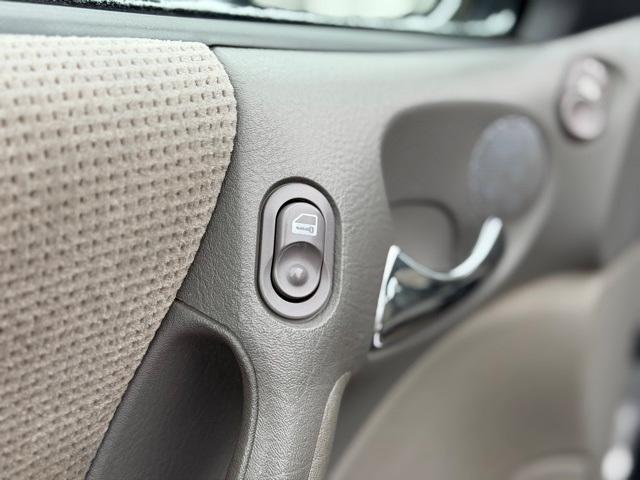 used 2002 Saturn L car, priced at $4,400