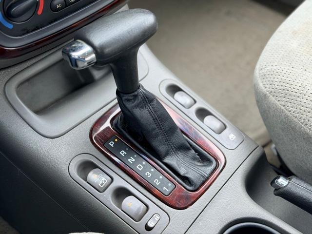 used 2002 Saturn L car, priced at $4,400