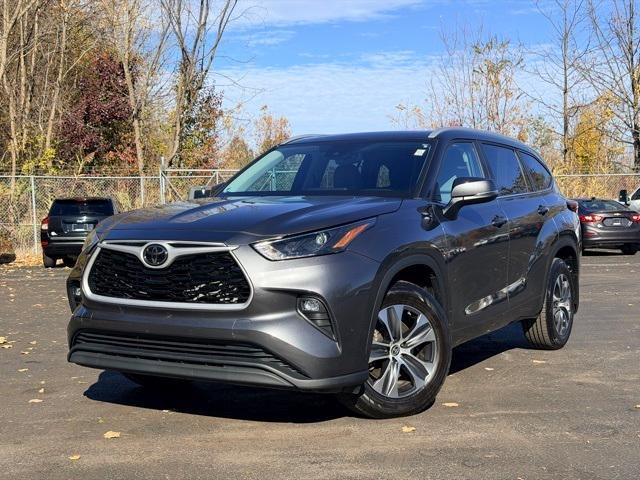 used 2023 Toyota Highlander car, priced at $36,597