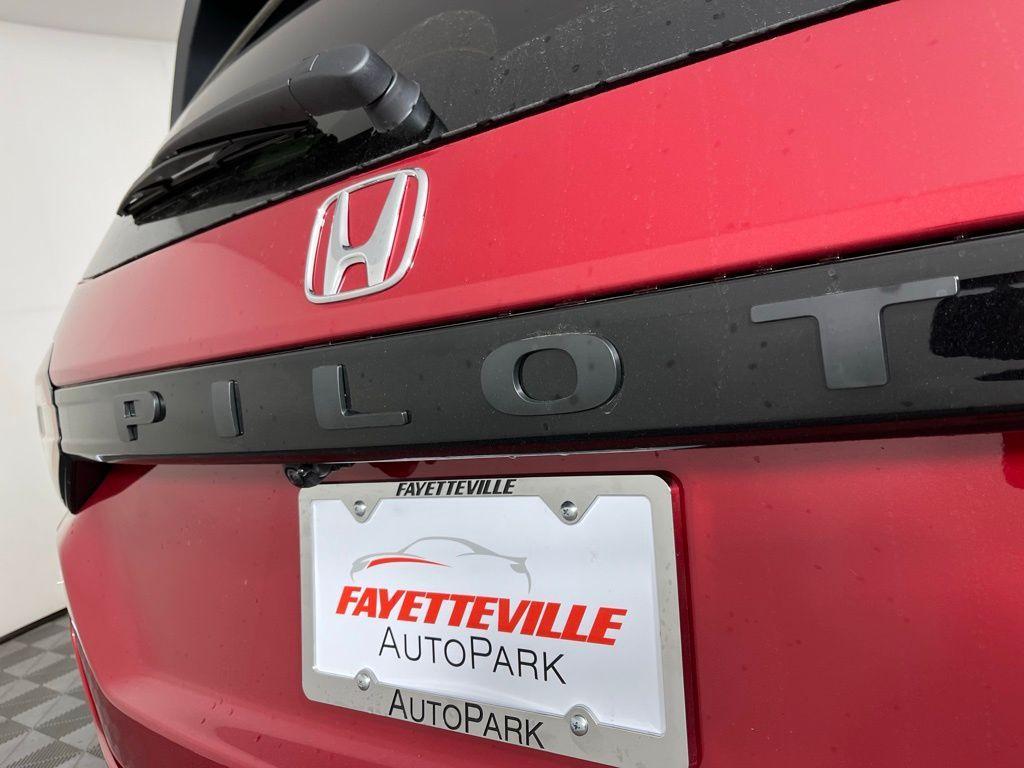 new 2025 Honda Pilot car, priced at $45,450