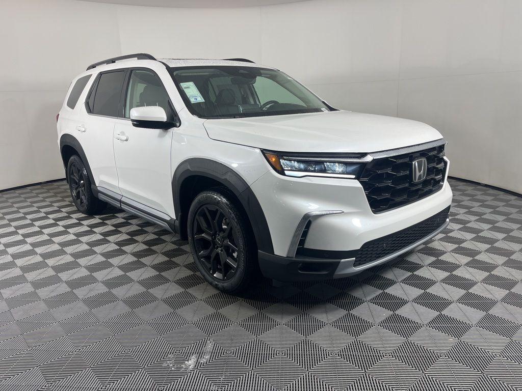 new 2025 Honda Pilot car, priced at $54,300
