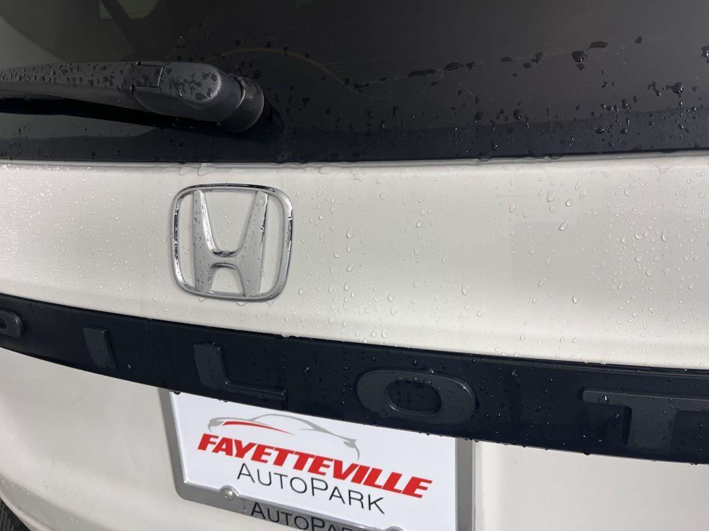 new 2025 Honda Pilot car, priced at $54,300