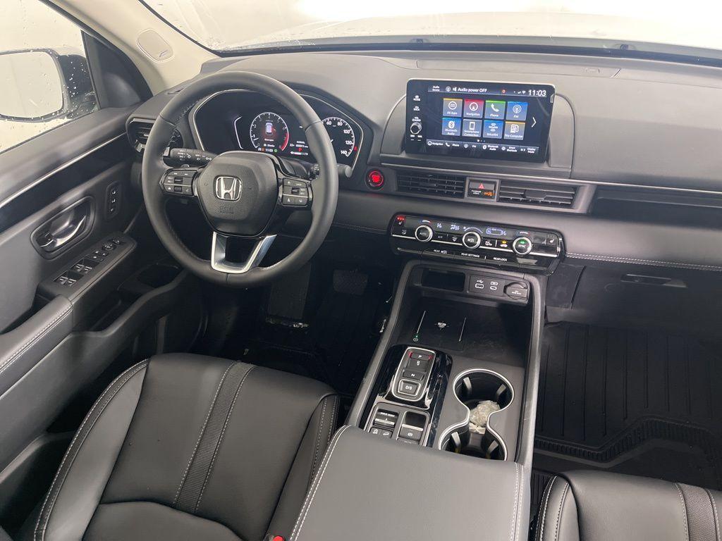 new 2025 Honda Pilot car, priced at $54,300