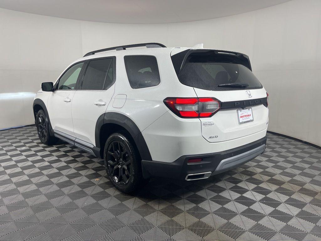 new 2025 Honda Pilot car, priced at $54,300
