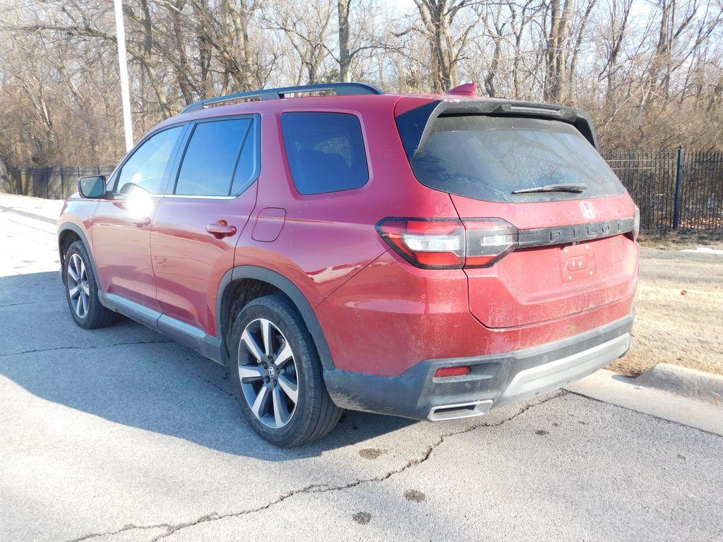 used 2025 Honda Pilot car, priced at $40,640