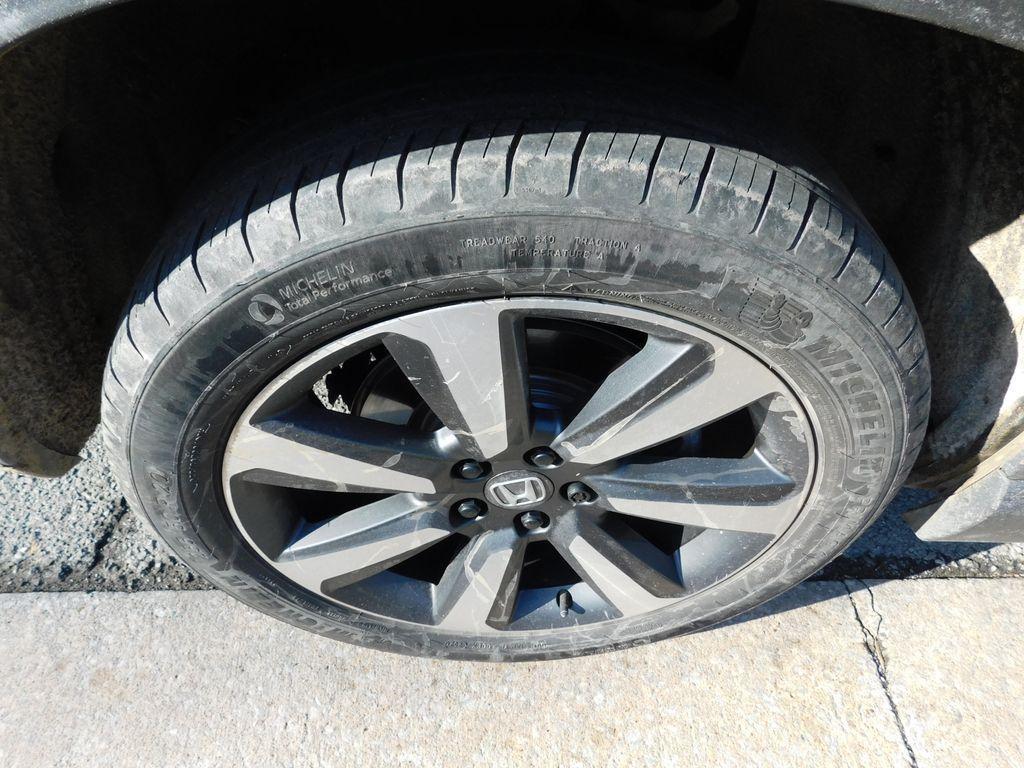 used 2025 Honda Pilot car, priced at $40,640