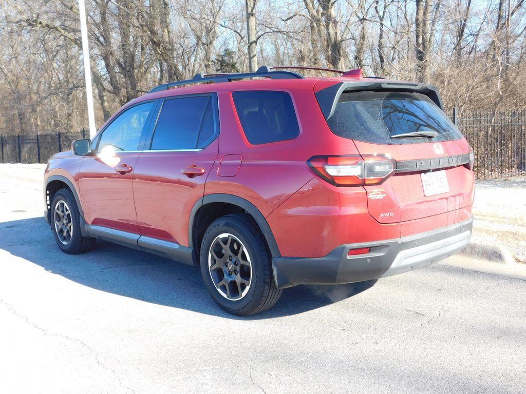 used 2025 Honda Pilot car, priced at $44,370