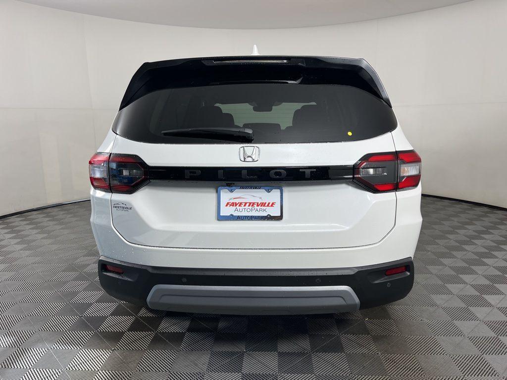 new 2025 Honda Pilot car, priced at $46,180