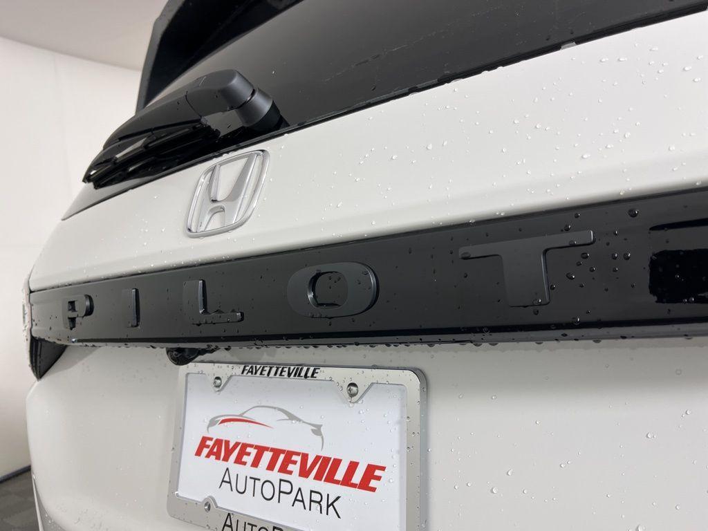 new 2025 Honda Pilot car, priced at $46,180