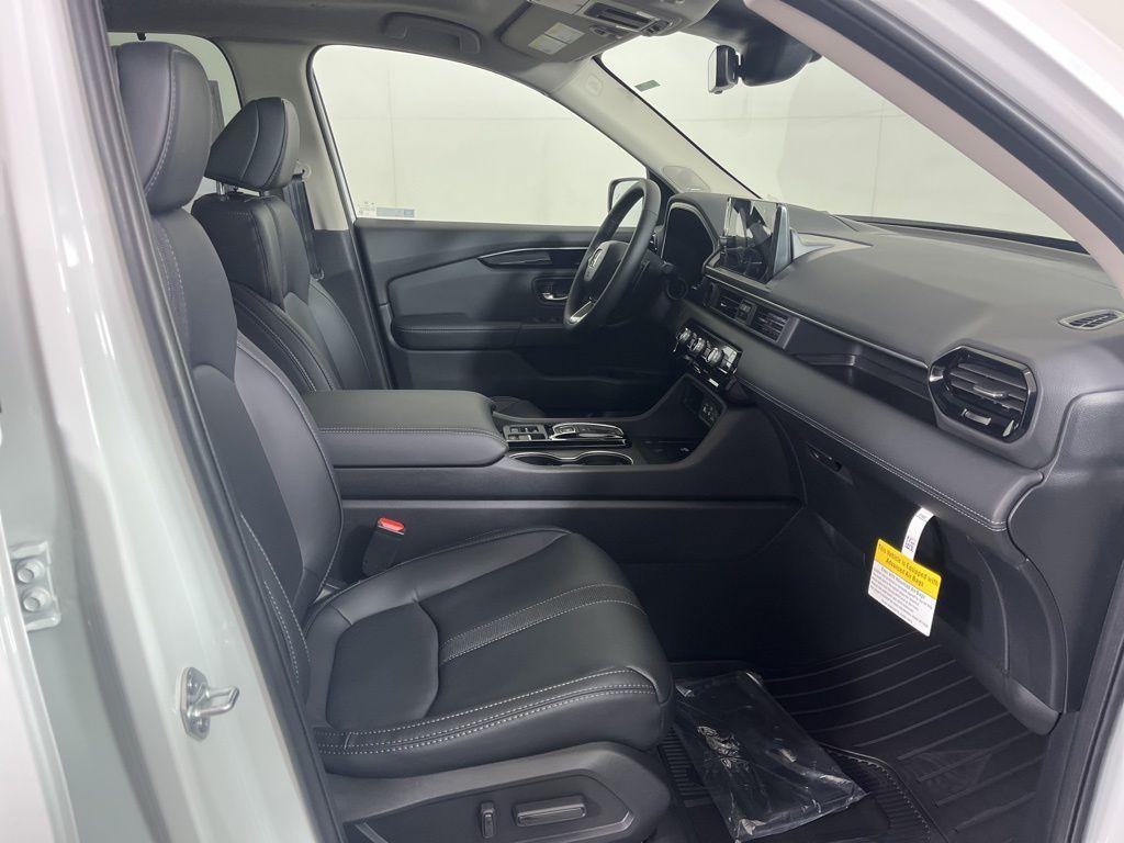 new 2025 Honda Pilot car, priced at $53,450