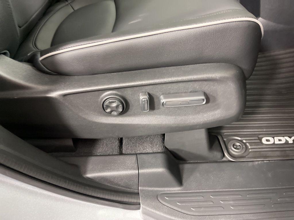 new 2026 Honda Odyssey car, priced at $48,990