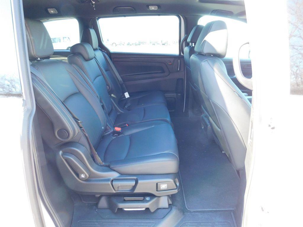 used 2025 Honda Odyssey car, priced at $40,530