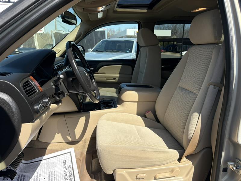 used 2007 Chevrolet Avalanche car, priced at $12,900