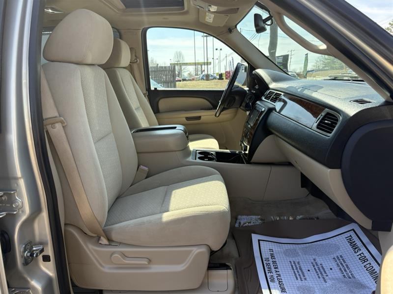 used 2007 Chevrolet Avalanche car, priced at $12,900