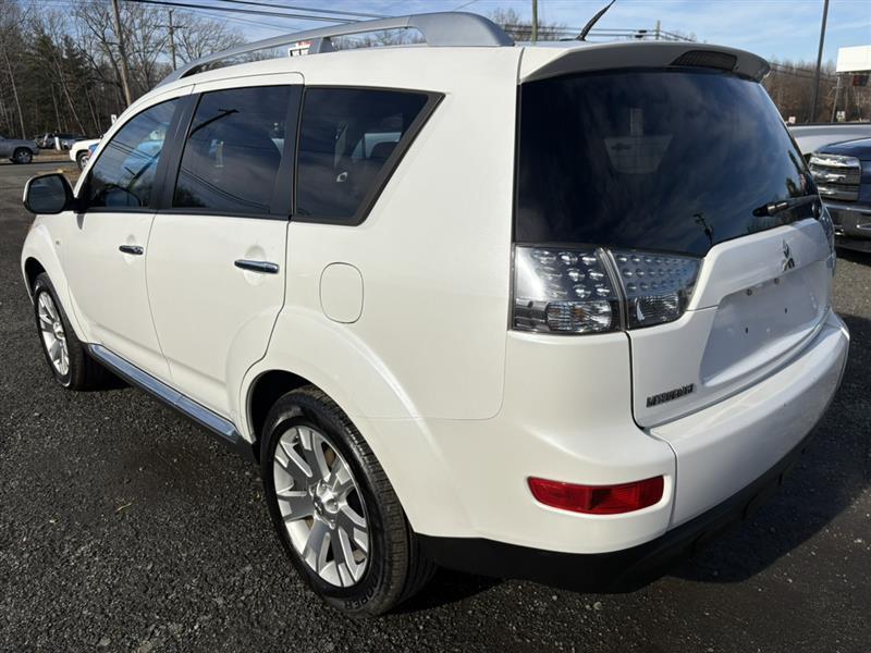 used 2008 Mitsubishi Outlander car, priced at $4,500