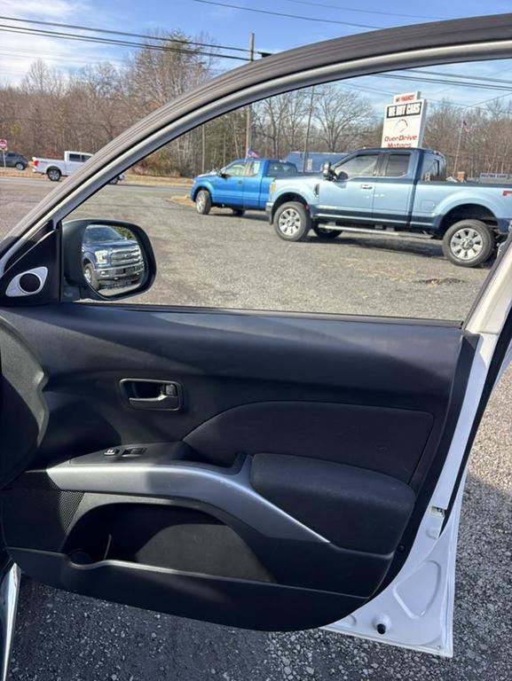 used 2008 Mitsubishi Outlander car, priced at $4,500