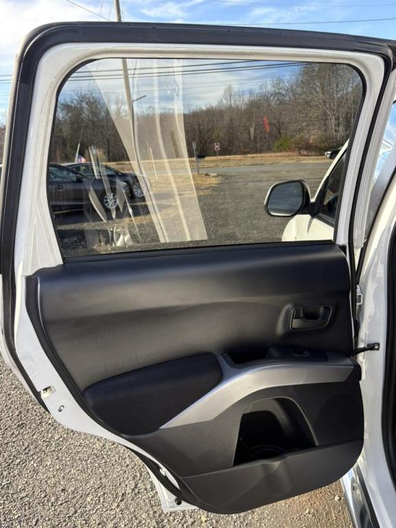 used 2008 Mitsubishi Outlander car, priced at $4,500