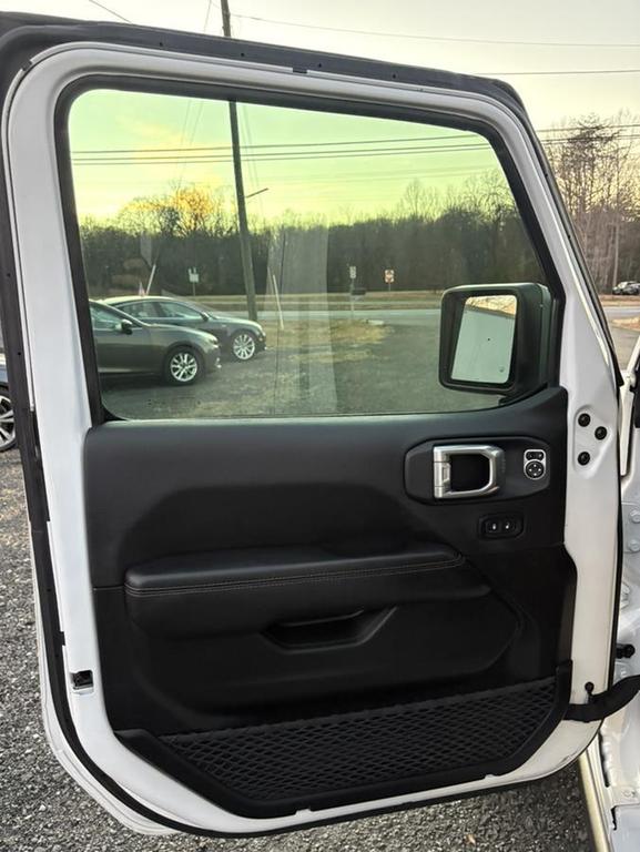 used 2021 Jeep Gladiator car, priced at $28,000