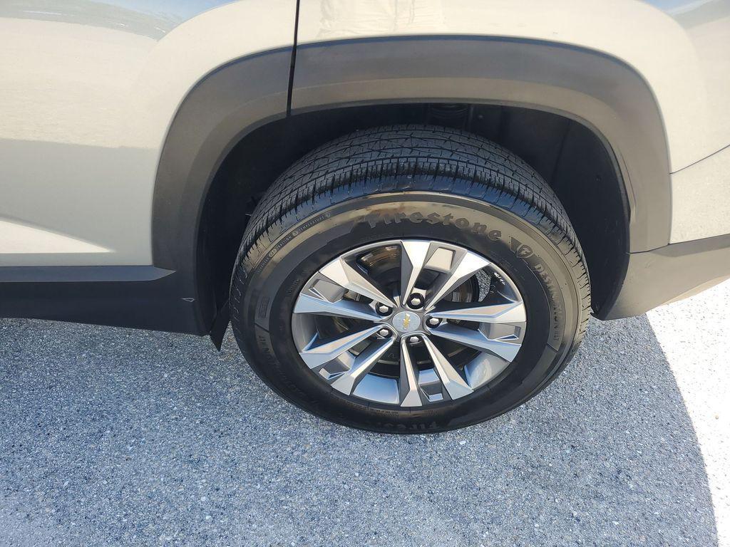 used 2025 Chevrolet Equinox car, priced at $22,521