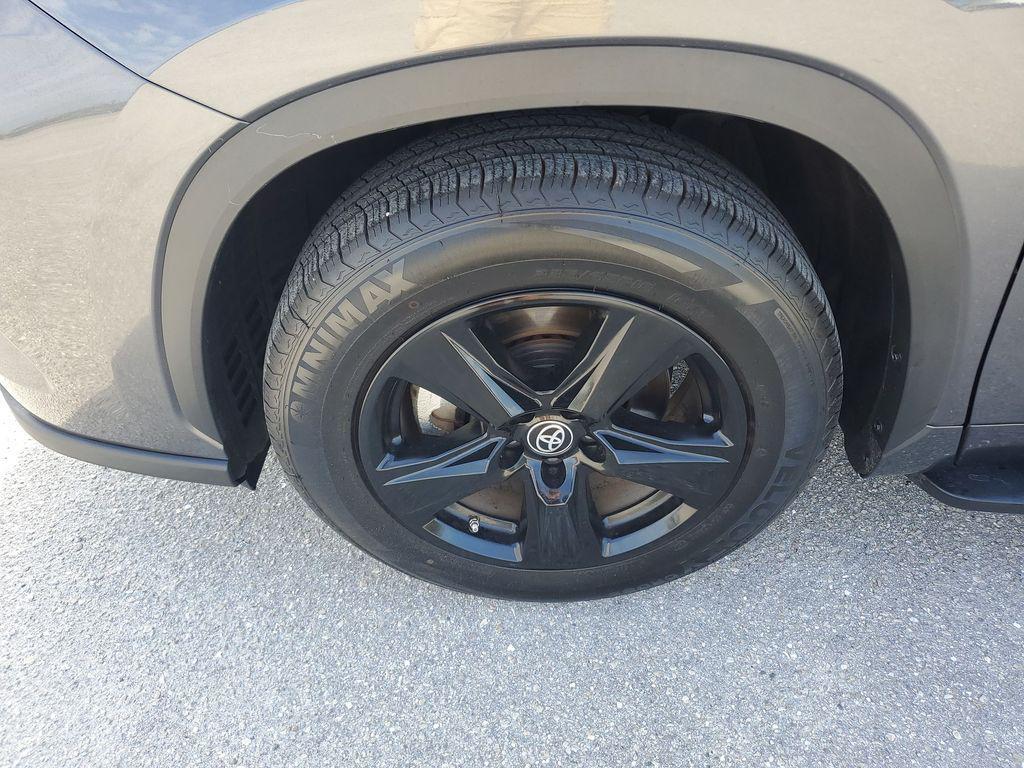 used 2023 Toyota Highlander Hybrid car, priced at $34,963