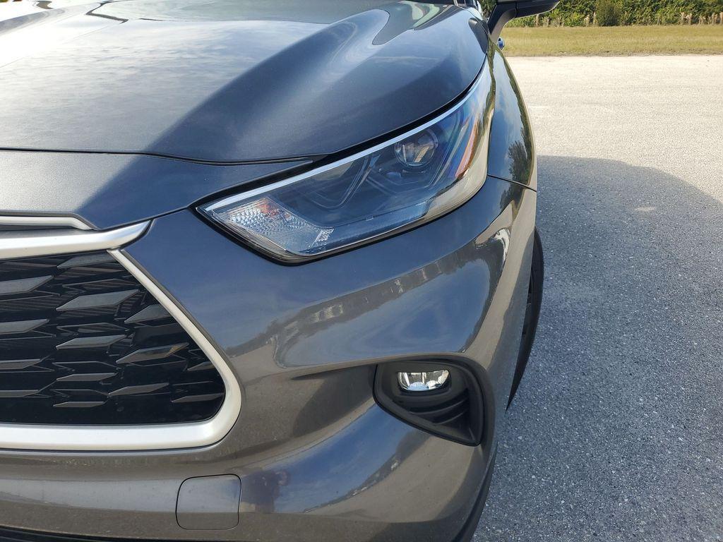 used 2023 Toyota Highlander Hybrid car, priced at $34,963