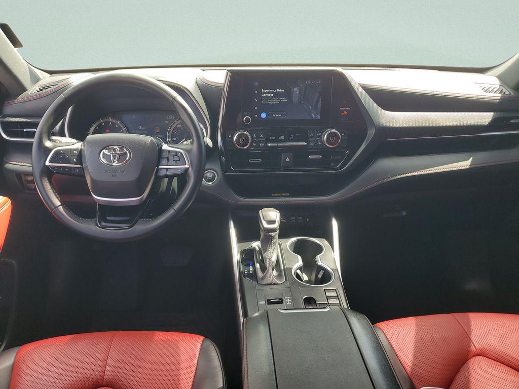 used 2023 Toyota Highlander car, priced at $37,058