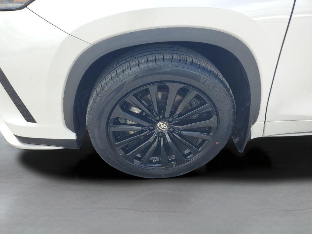 used 2023 Toyota Highlander car, priced at $37,058