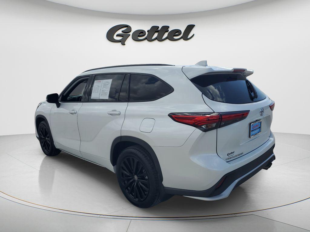 used 2023 Toyota Highlander car, priced at $37,058