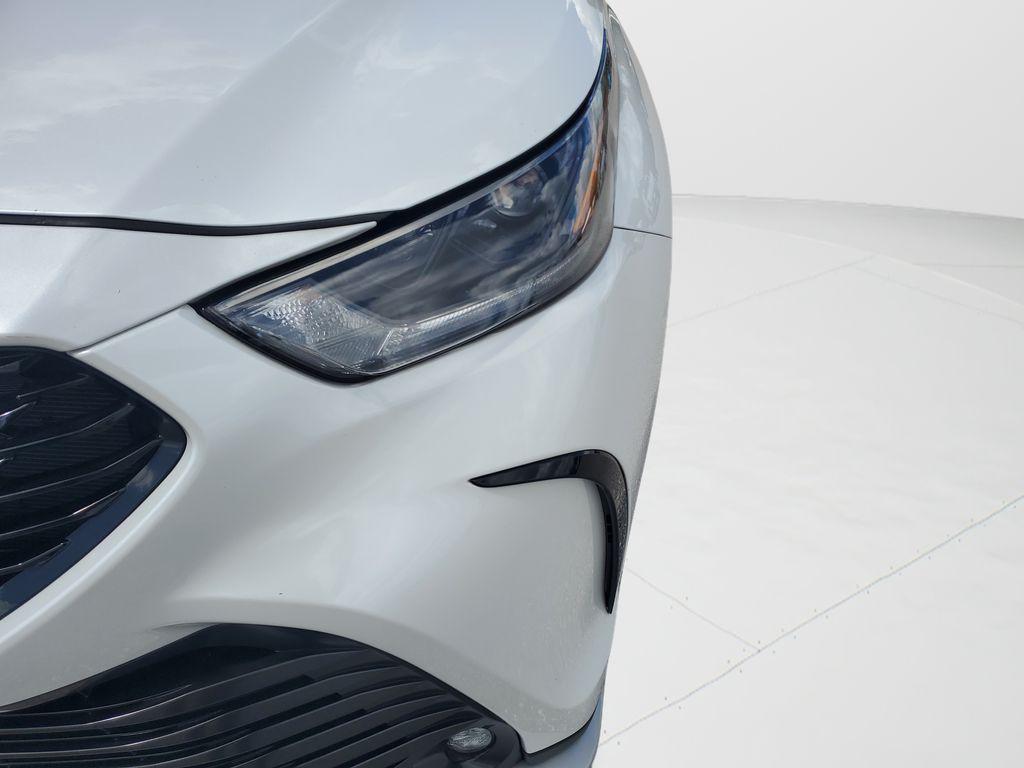 used 2023 Toyota Highlander car, priced at $37,058