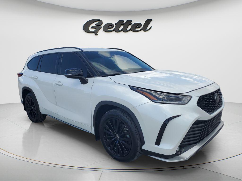 used 2023 Toyota Highlander car, priced at $37,058