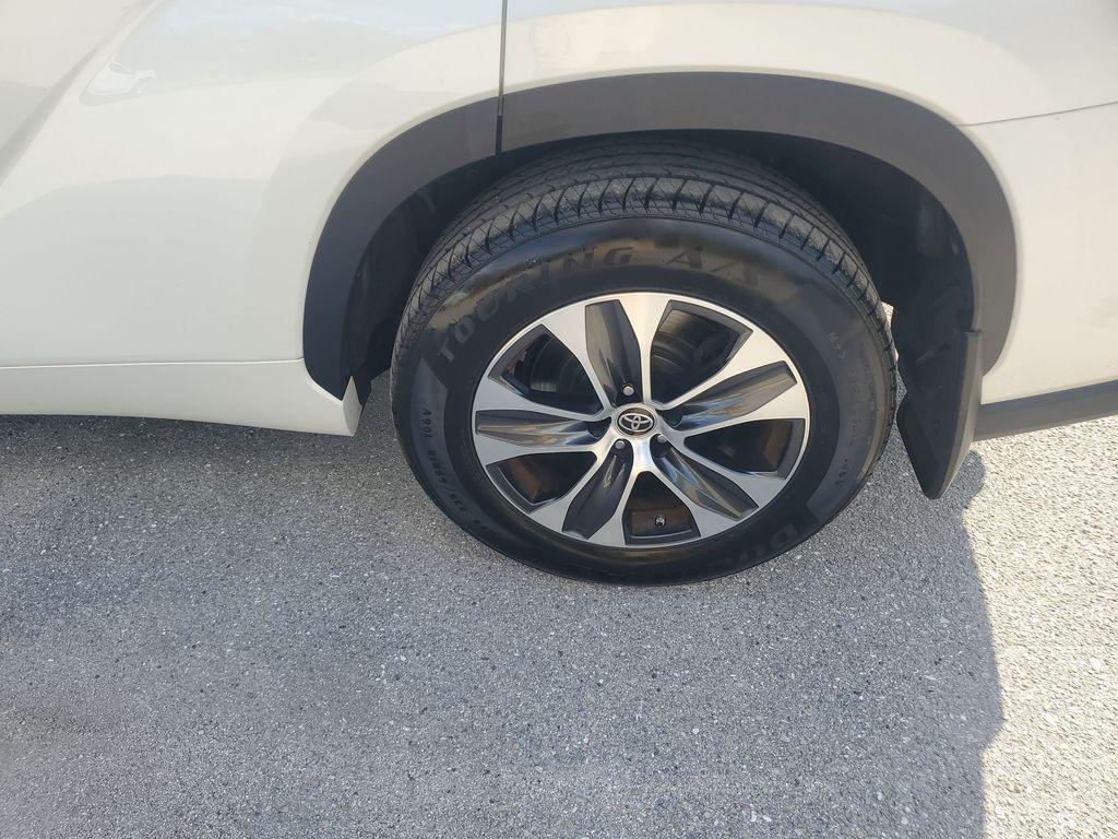 used 2021 Toyota Highlander car, priced at $31,984