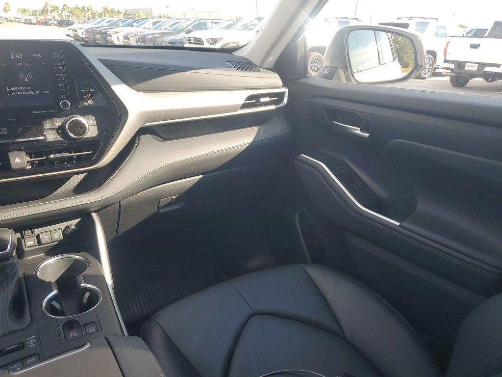 used 2021 Toyota Highlander car, priced at $31,984