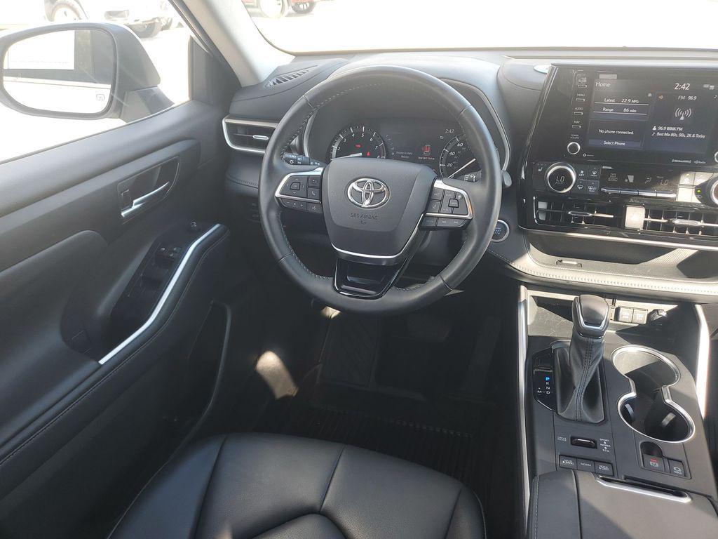 used 2021 Toyota Highlander car, priced at $31,984