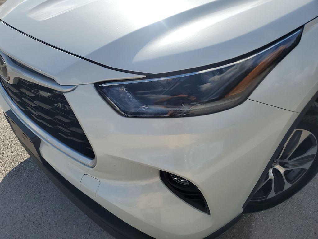 used 2021 Toyota Highlander car, priced at $31,984