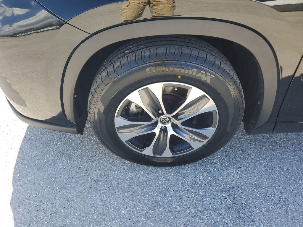 used 2024 Toyota Highlander car, priced at $34,984