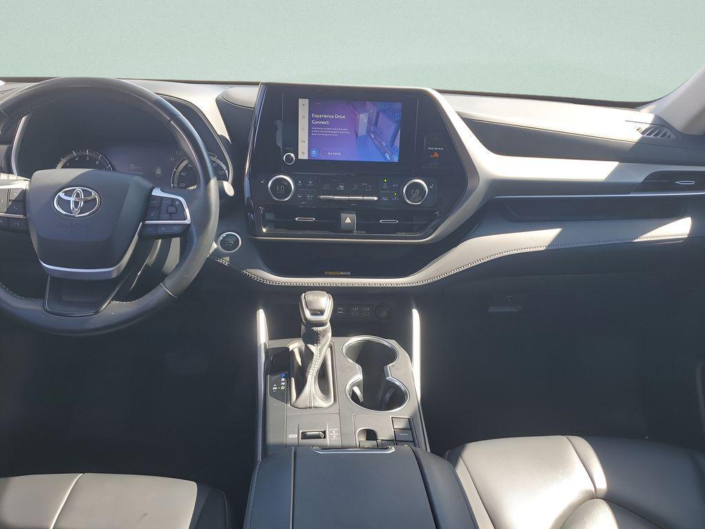 used 2024 Toyota Highlander car, priced at $32,800