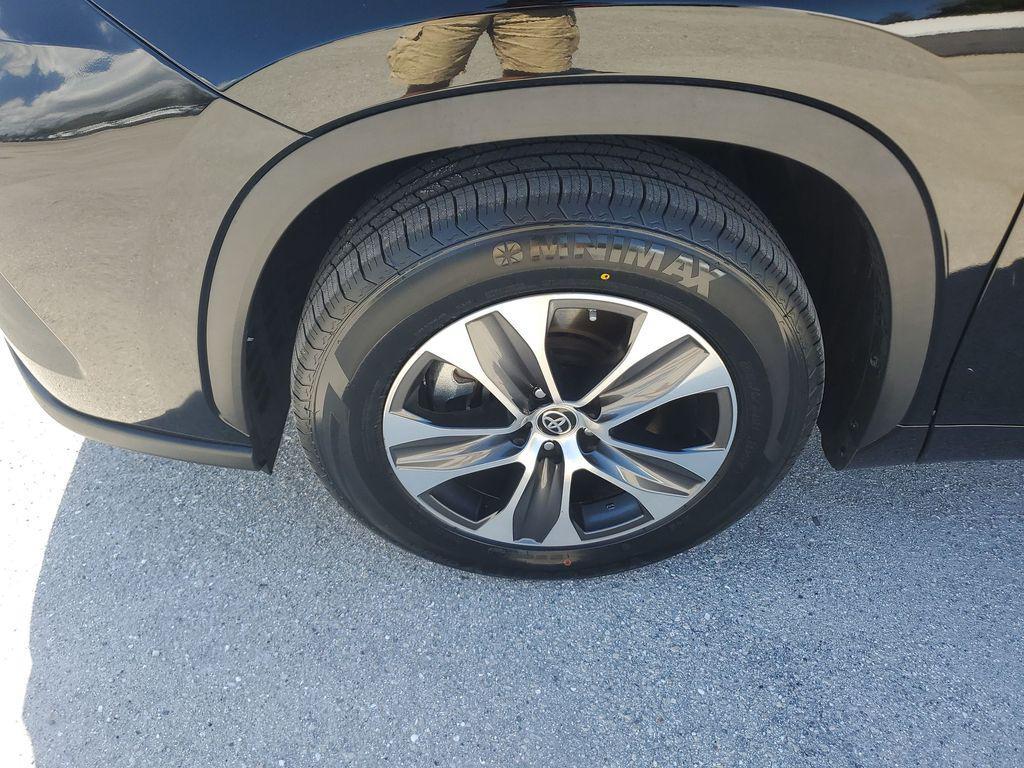 used 2024 Toyota Highlander car, priced at $34,984