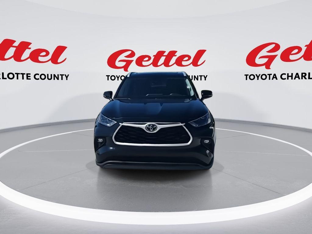 used 2024 Toyota Highlander car, priced at $34,984