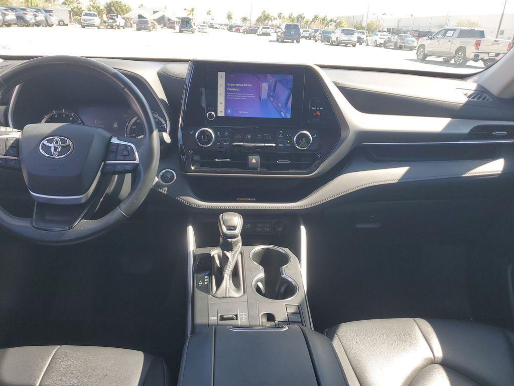 used 2024 Toyota Highlander car, priced at $34,984