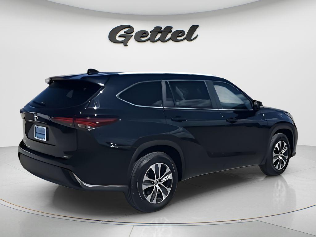 used 2024 Toyota Highlander car, priced at $32,800