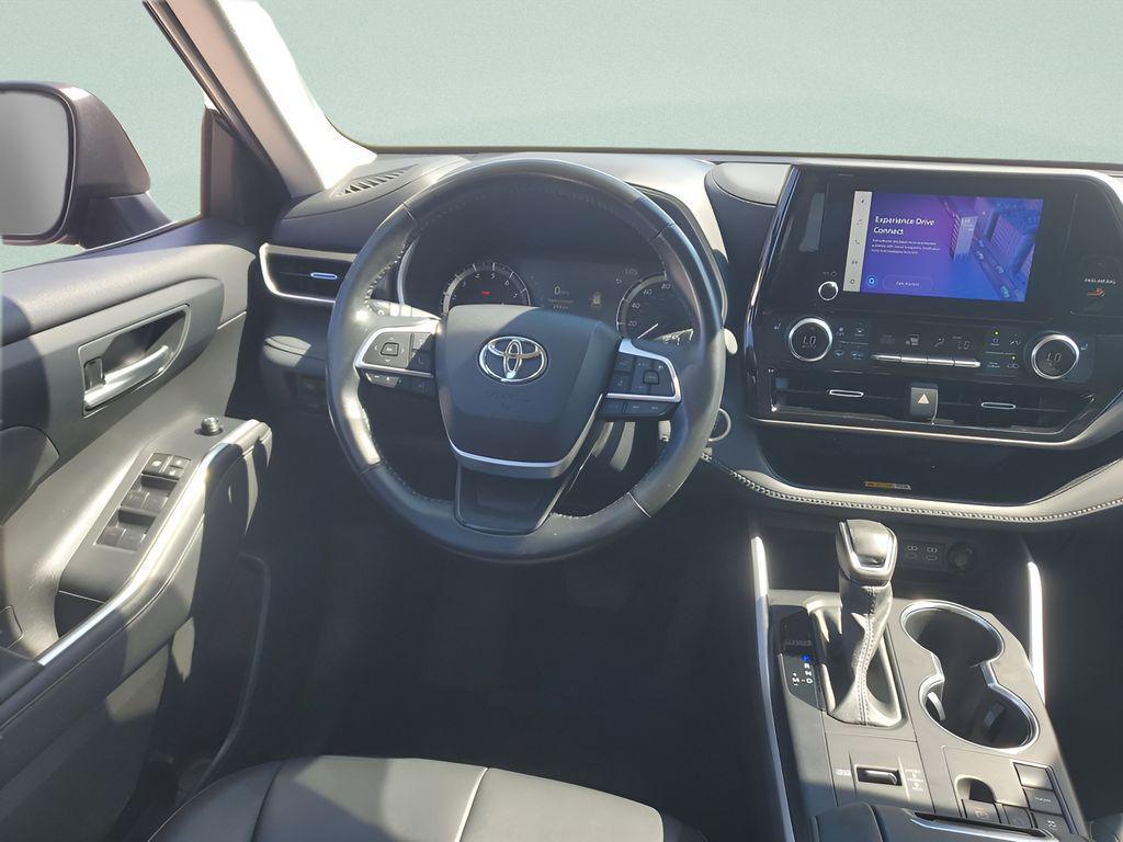 used 2024 Toyota Highlander car, priced at $32,800