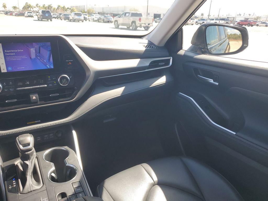 used 2024 Toyota Highlander car, priced at $34,984