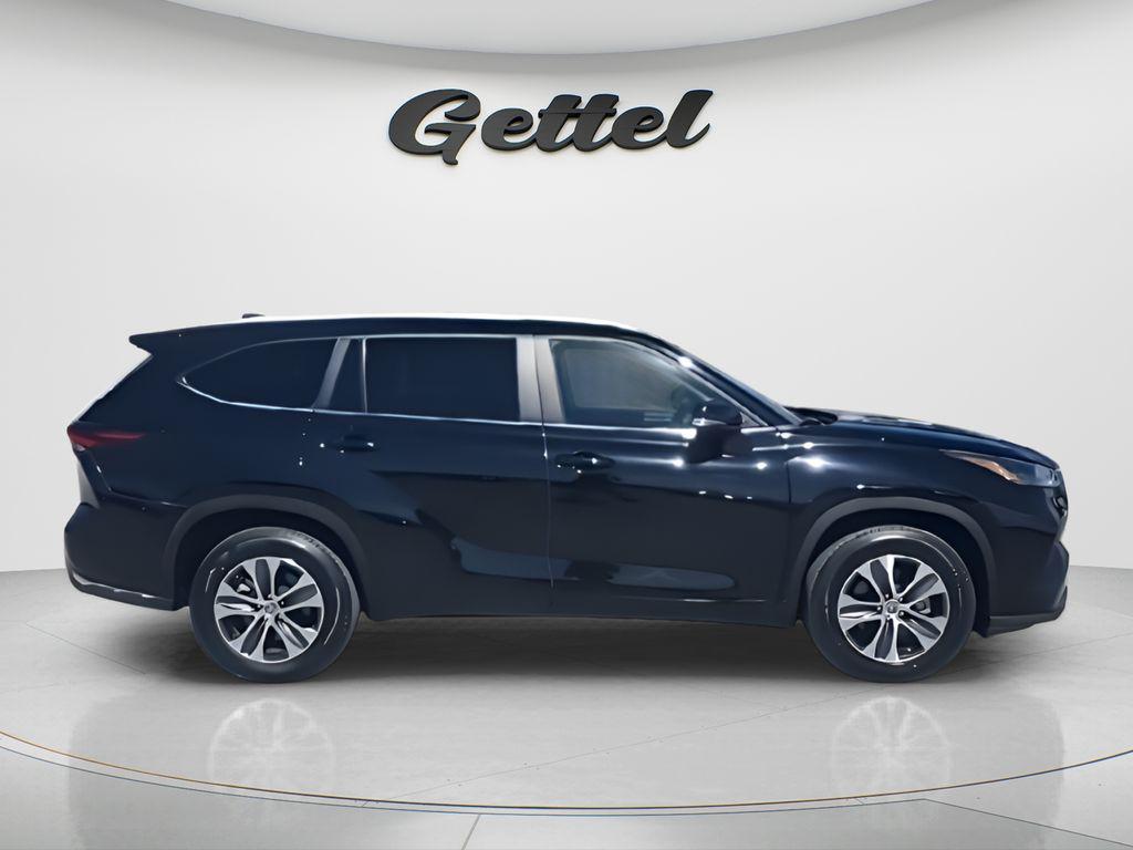 used 2024 Toyota Highlander car, priced at $32,800