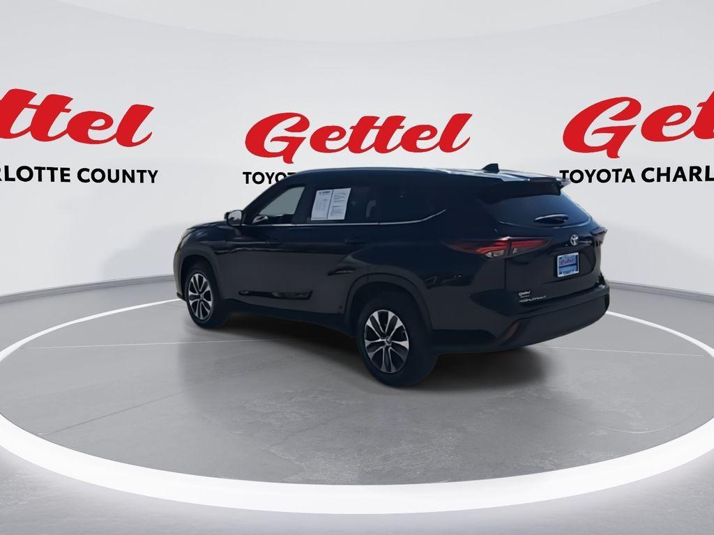 used 2024 Toyota Highlander car, priced at $34,984