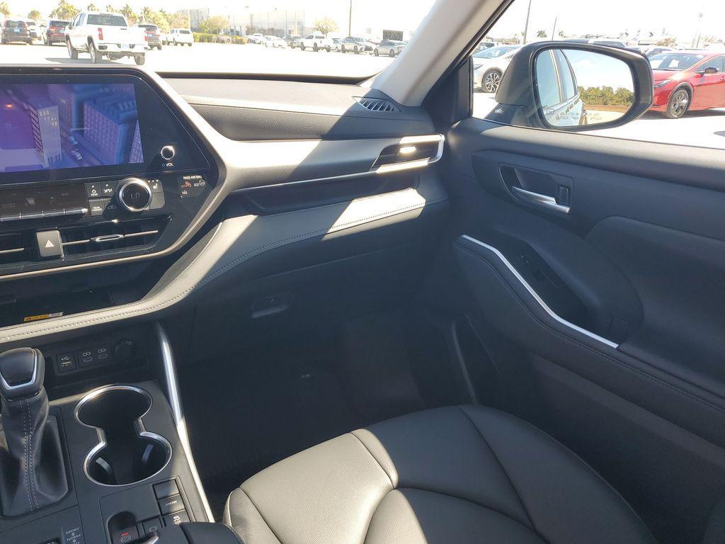 used 2023 Toyota Highlander car, priced at $36,184