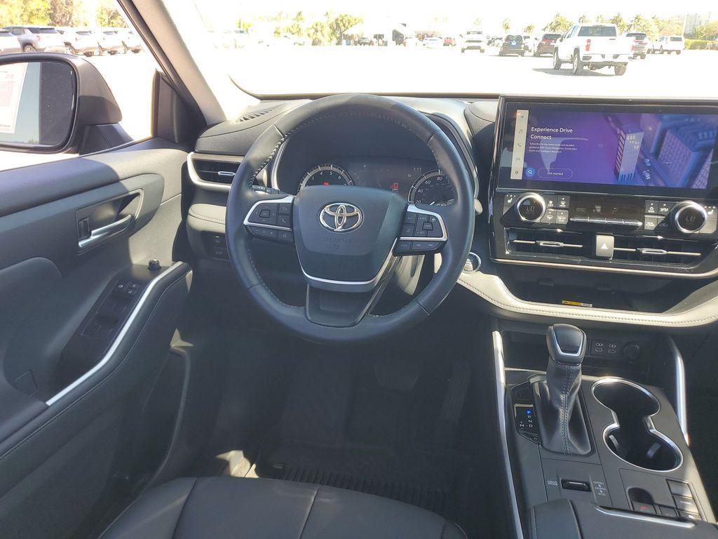 used 2023 Toyota Highlander car, priced at $36,184